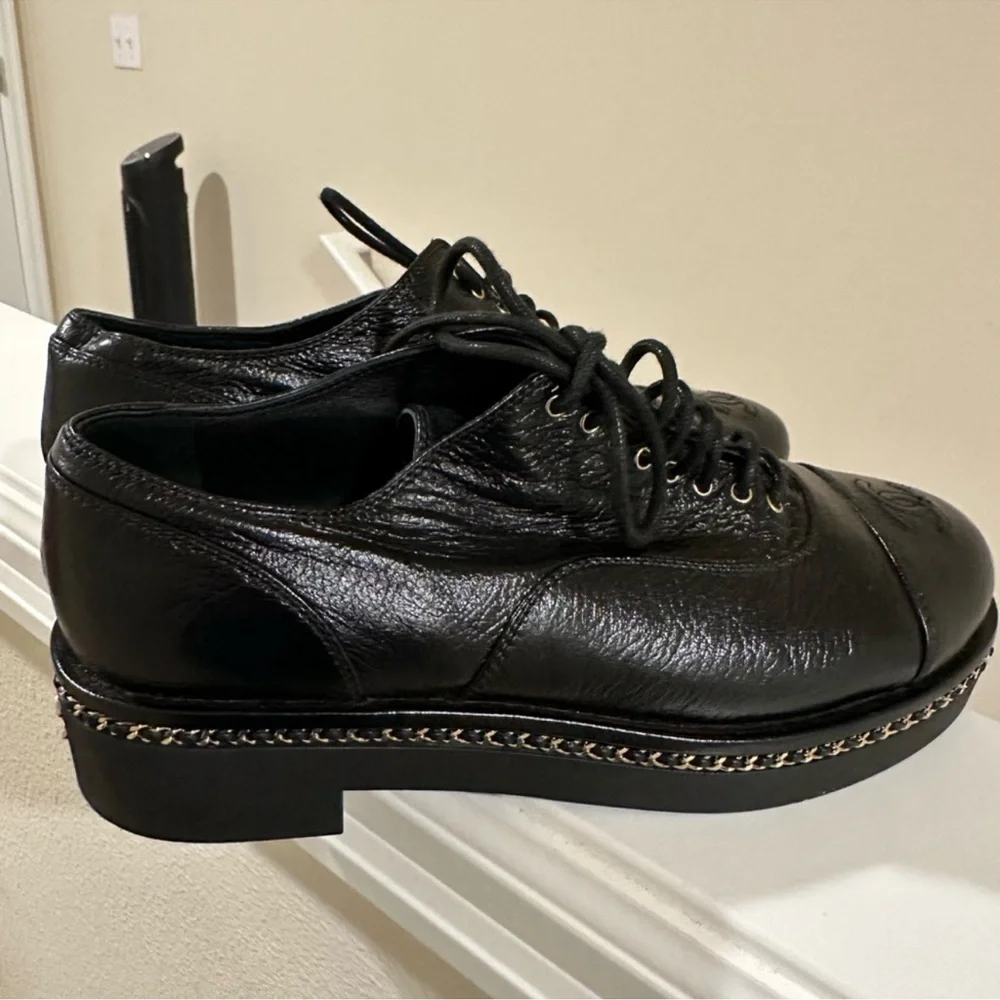 CHANEL Black Leather Shoes with Gold Chain Accent - Picture 2 of 4